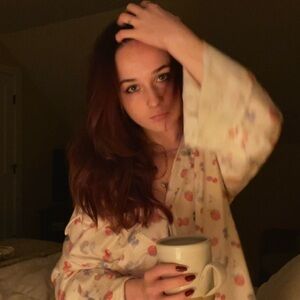 Meet your Posher, Flora